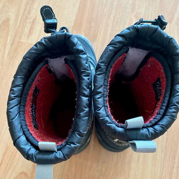 Size 4Y North Face winter boots, barely worn - Picture 2 of 7